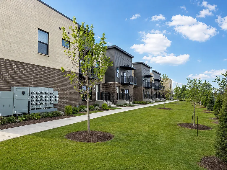 Huntley Crossing — Photo 19