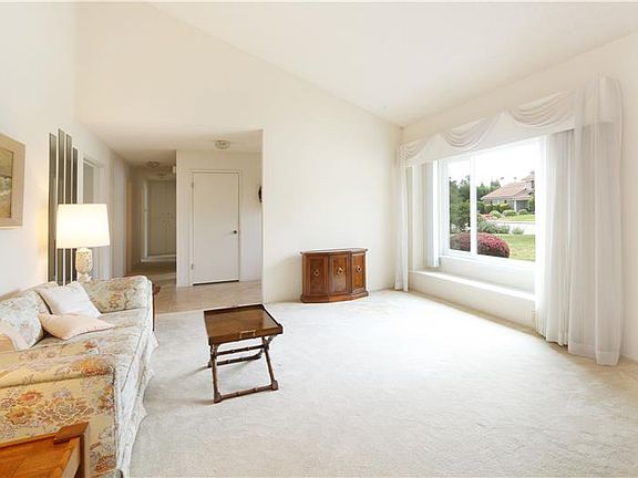 4th image of 945 Briarcliff Dr