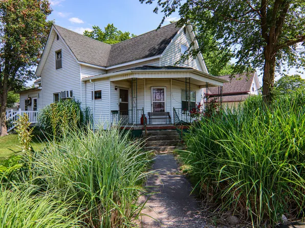 401 S Spruce St, Villa Grove, IL 61956