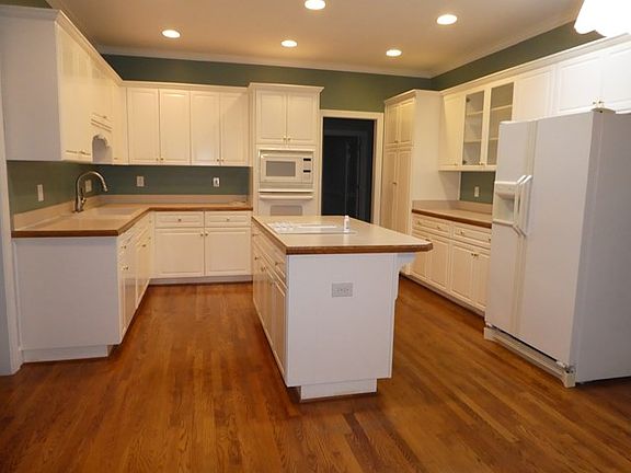 5th image of 158 Kestwick Dr E