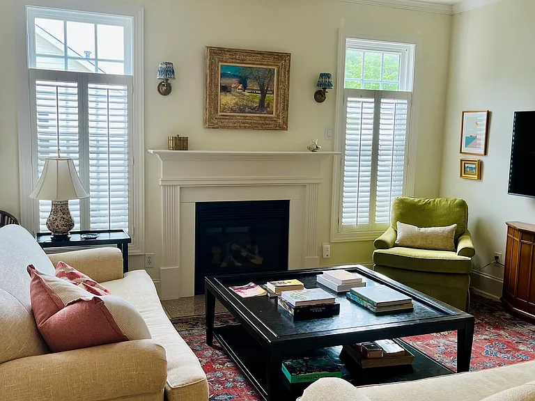205 Caldwell Ln — Photo 2