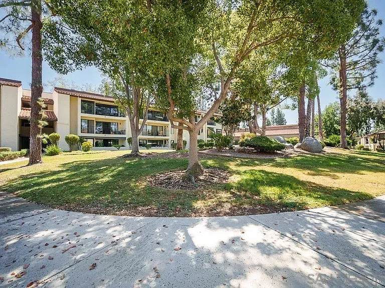 17637 Pomerado Rd #123 — Photo 35