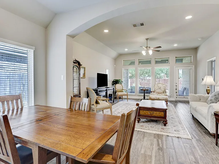 8126 Silverspot Ln — Photo 17