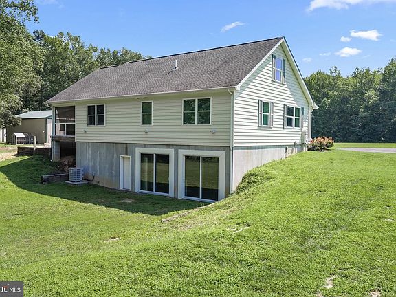 3rd image of 183 Carlson Rd