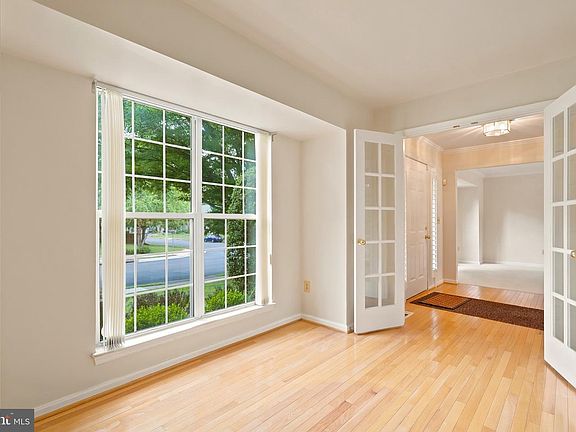 5th image of 219 Foxborough Dr SW