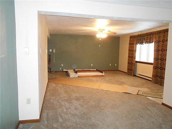 5th image of 2891 Forest Ave