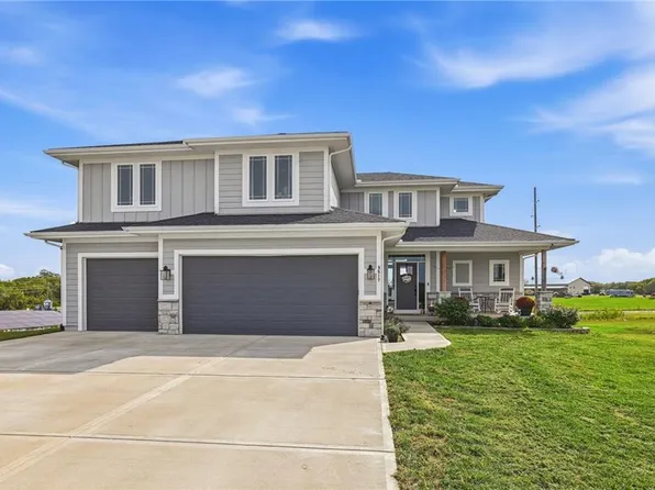 9517 Ingrid St, De Soto, KS 66018