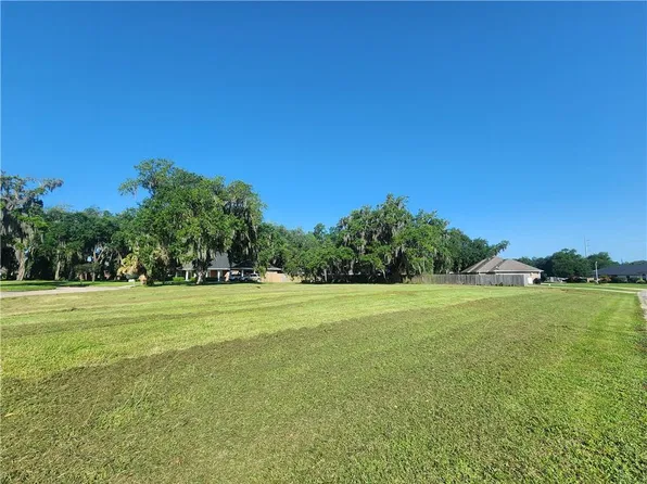 140 Regina Dr, Belle Chasse, LA 70037