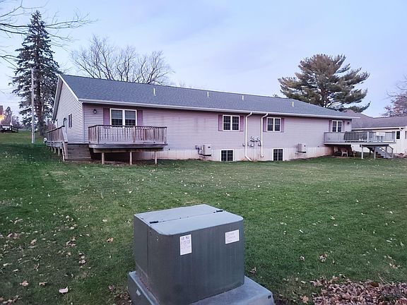 4th image of 221 Linden St