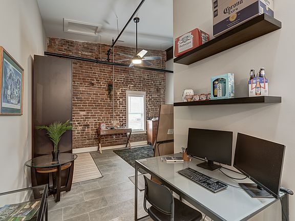 3rd image of 1523 W Cary St #B2