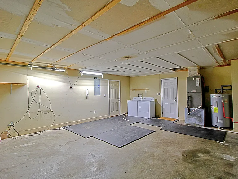 1062 Kelly Dr — Photo 27