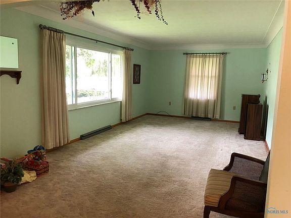 3rd image of 607 Douglas Dr