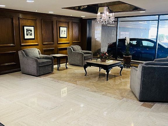 4th image of 530 Laurier Ave W #910
