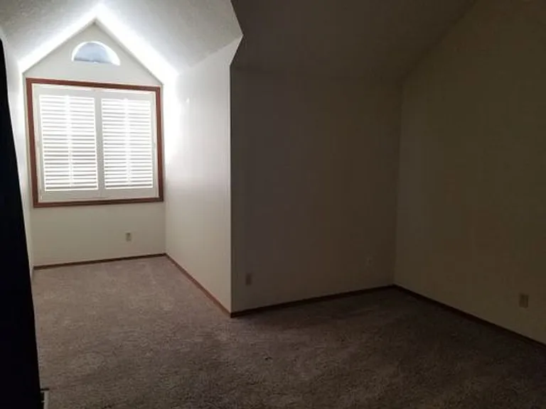 11825 NW Vaughan Ct — Photo 10