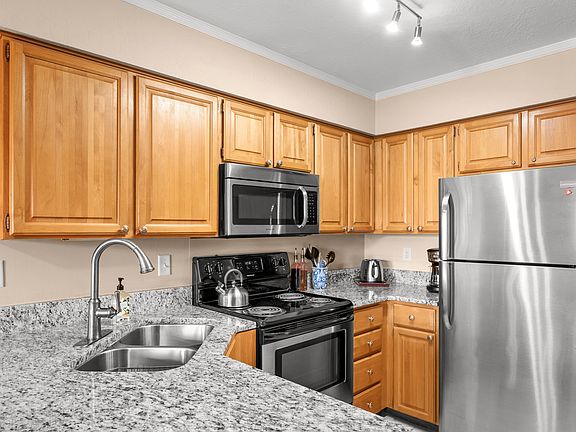 5th image of 3615 N Wolf Lodge Dr Suite 306