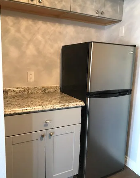 Smoke Tree Studio Apartments — Photo 11