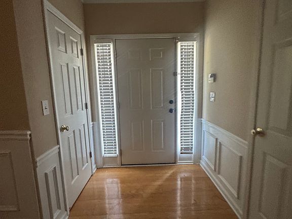 4th image of 3920 Howell Park Rd