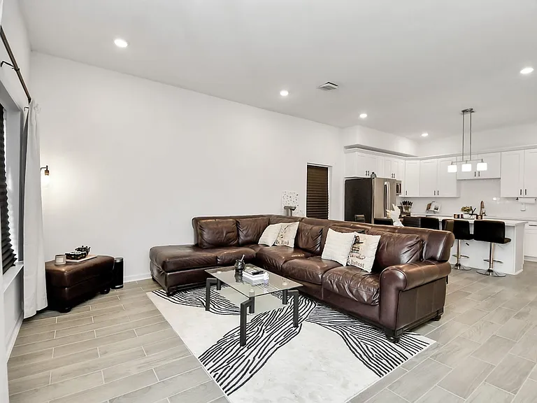 4613 Ireland St #B — Photo 20
