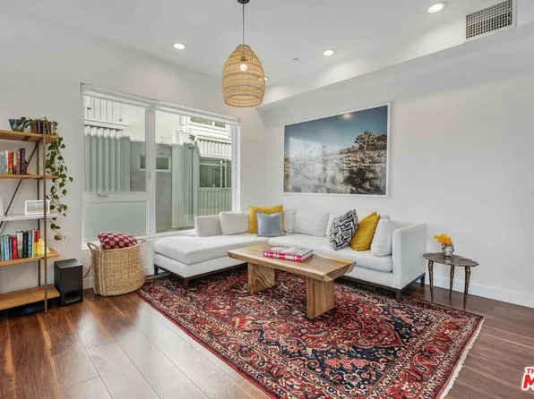 6024 W Beachwood Ln, Los Angeles, CA 90038