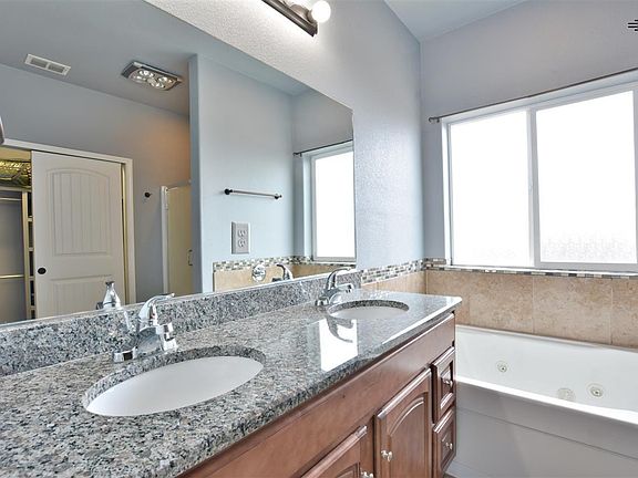 3rd image of 1808 College Park Dr