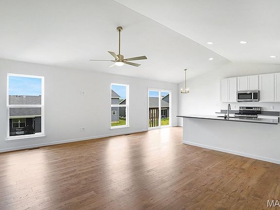 3rd image of 1034 Westhaven Blvd