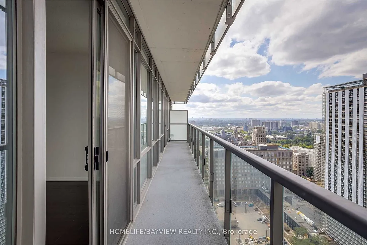 Building Photo - 37 Grosvenor St #2904
