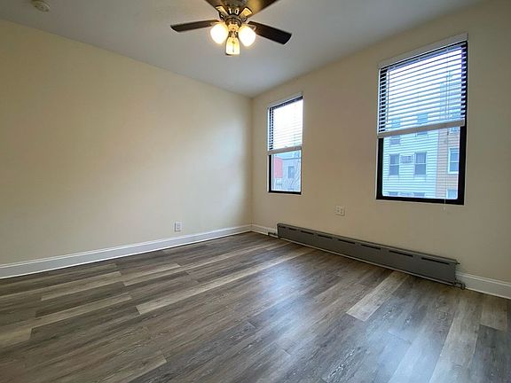 3rd image of 218 Calyer St APT 3R