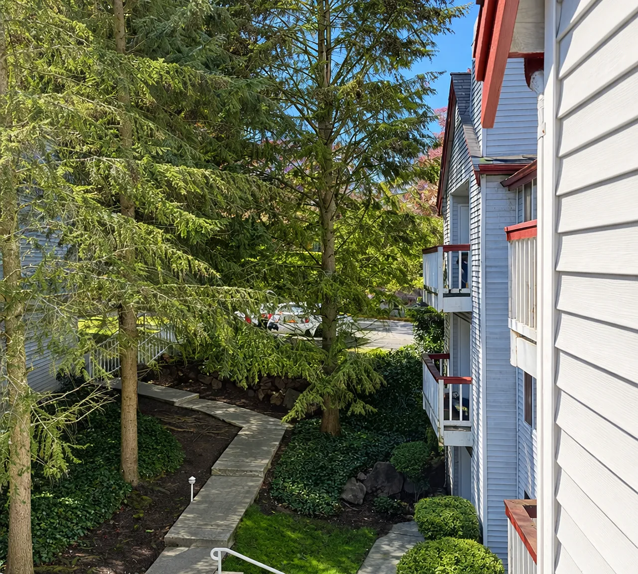 Wellington Place Apartments — Photo 2