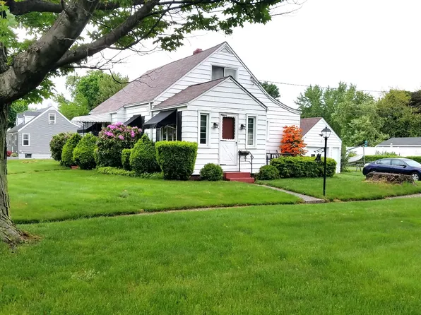 935 Marshall Dr, Erie, PA 16505