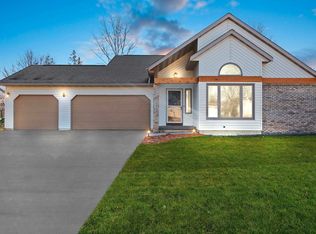 1343 Julie Ct, Neenah, WI 54956