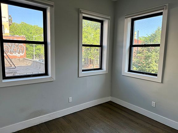 2nd image of 644 Lorimer St #2B