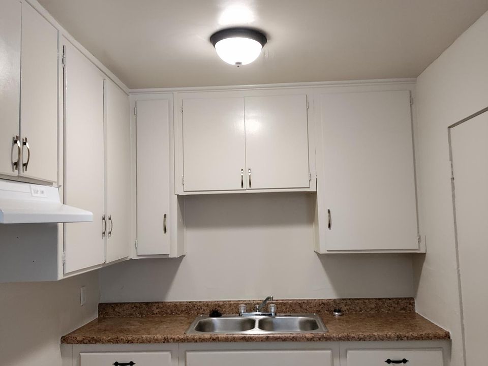 2nd image of 326 W Kimball Ave #326