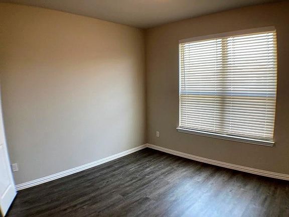 3rd image of 2300 Courtney Ln