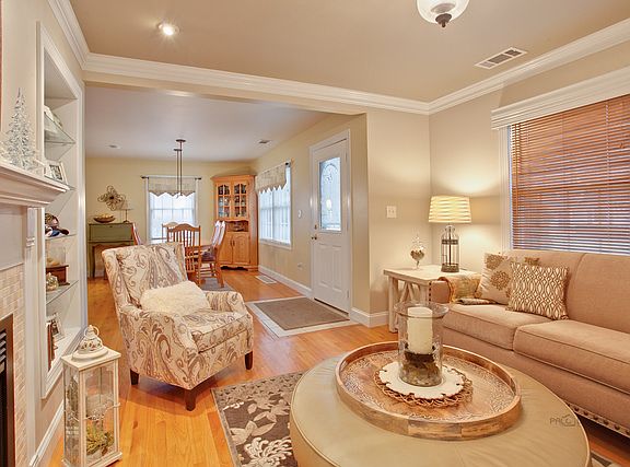 4th image of 241 Walker Pl