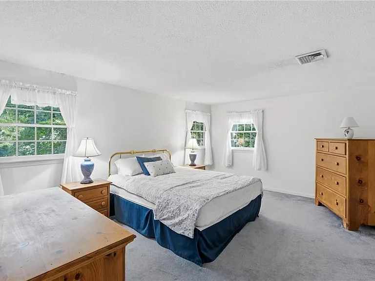 131 Taylor Rd — Photo 18