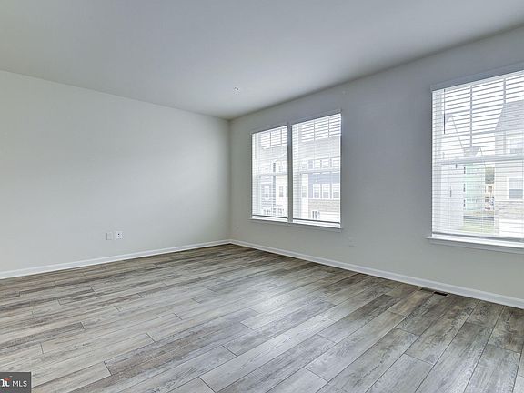 3rd image of 3012 Cardinal Bluff Ct