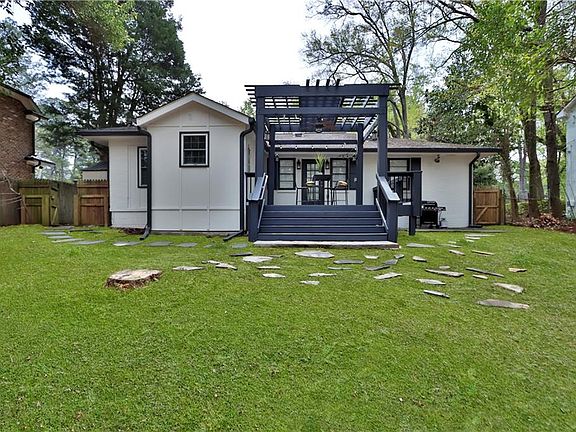 4th image of 3352 Mathieson Dr NE