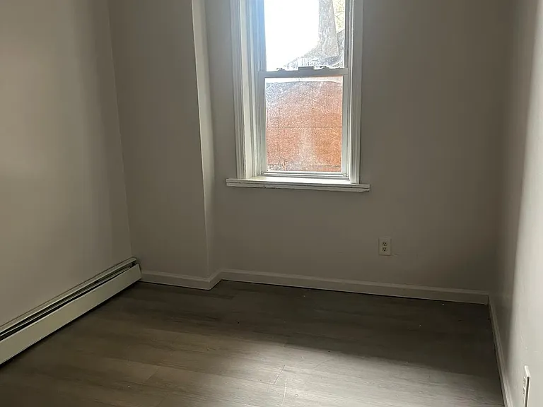 325 Grand St #2L — Photo 6