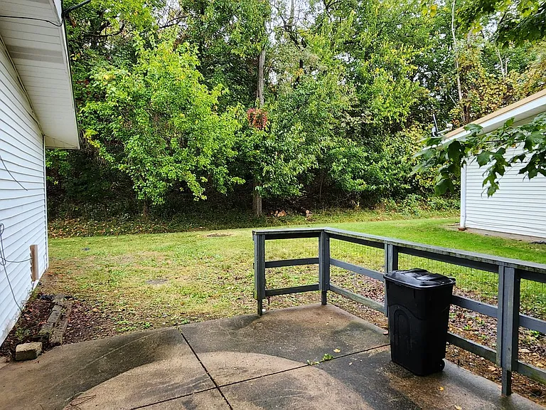 209 Woods Edge Ln — Photo 7