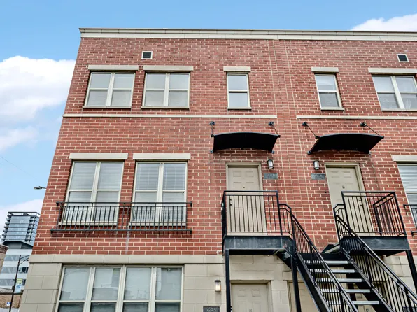 758 W Evergreen Ave #B, Chicago, IL 60610