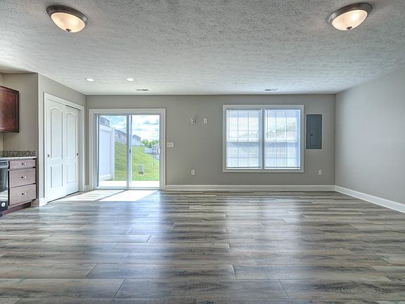 3rd image of 525 Twisted Oak Dr