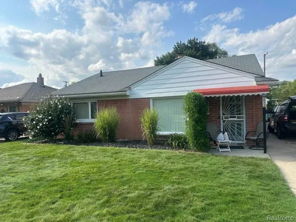 28554 N Clements Cir, Livonia, MI 48150