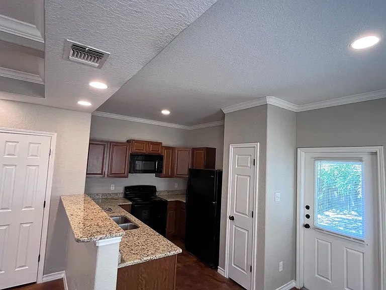5107-5109 Flipper Dr — Photo 4