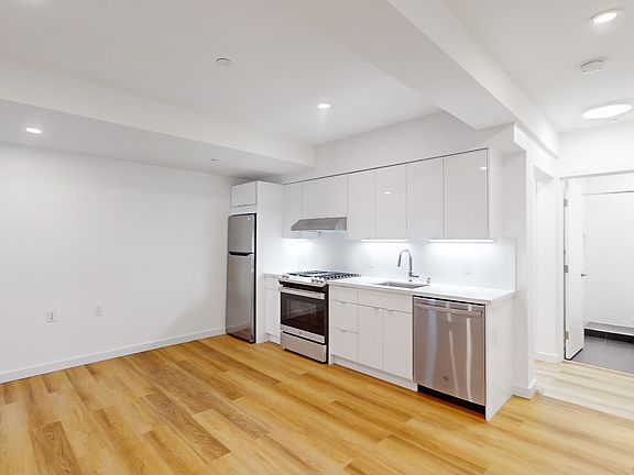 3rd image of 3097 Washington St #26