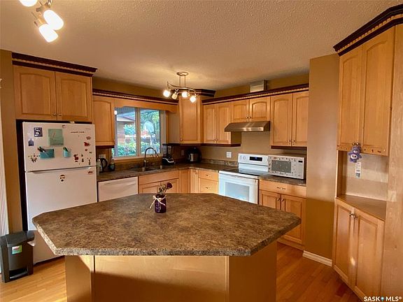5th image of 9 Marquis Cres N