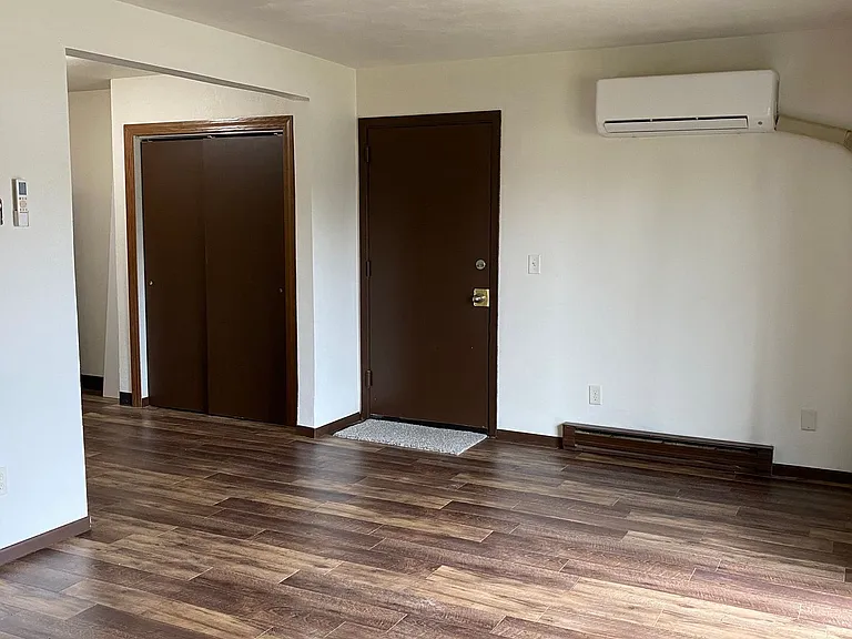 Immaculate Updated 2 Bedroom with 1 Bath — Photo 10