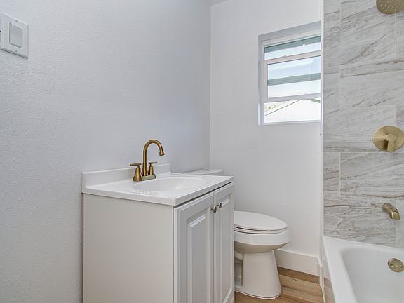 2nd image of 410 Randall St #11