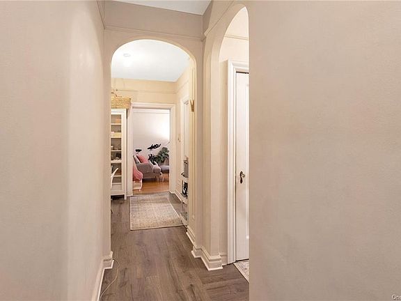 4th image of 60 Broad St W APT 3G