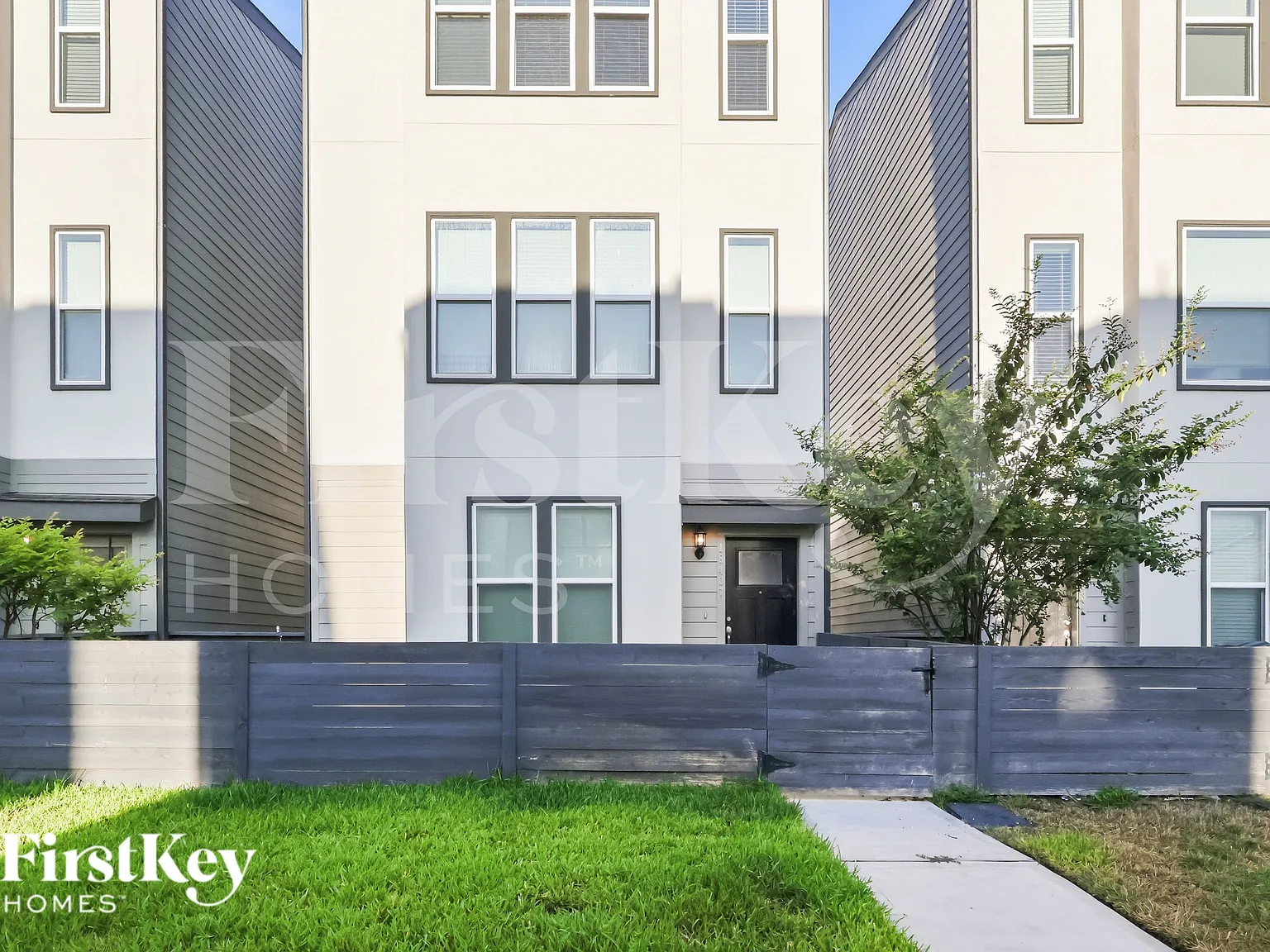 4 bed, 4.0 bath, 2013 sqft, $2,675 — Photo 1
