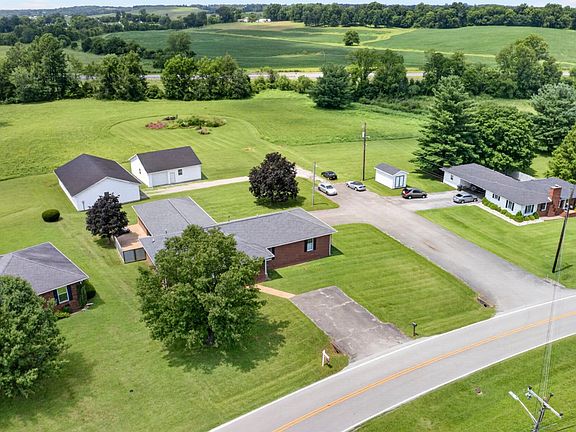 2nd image of 918 Sanderson Dr